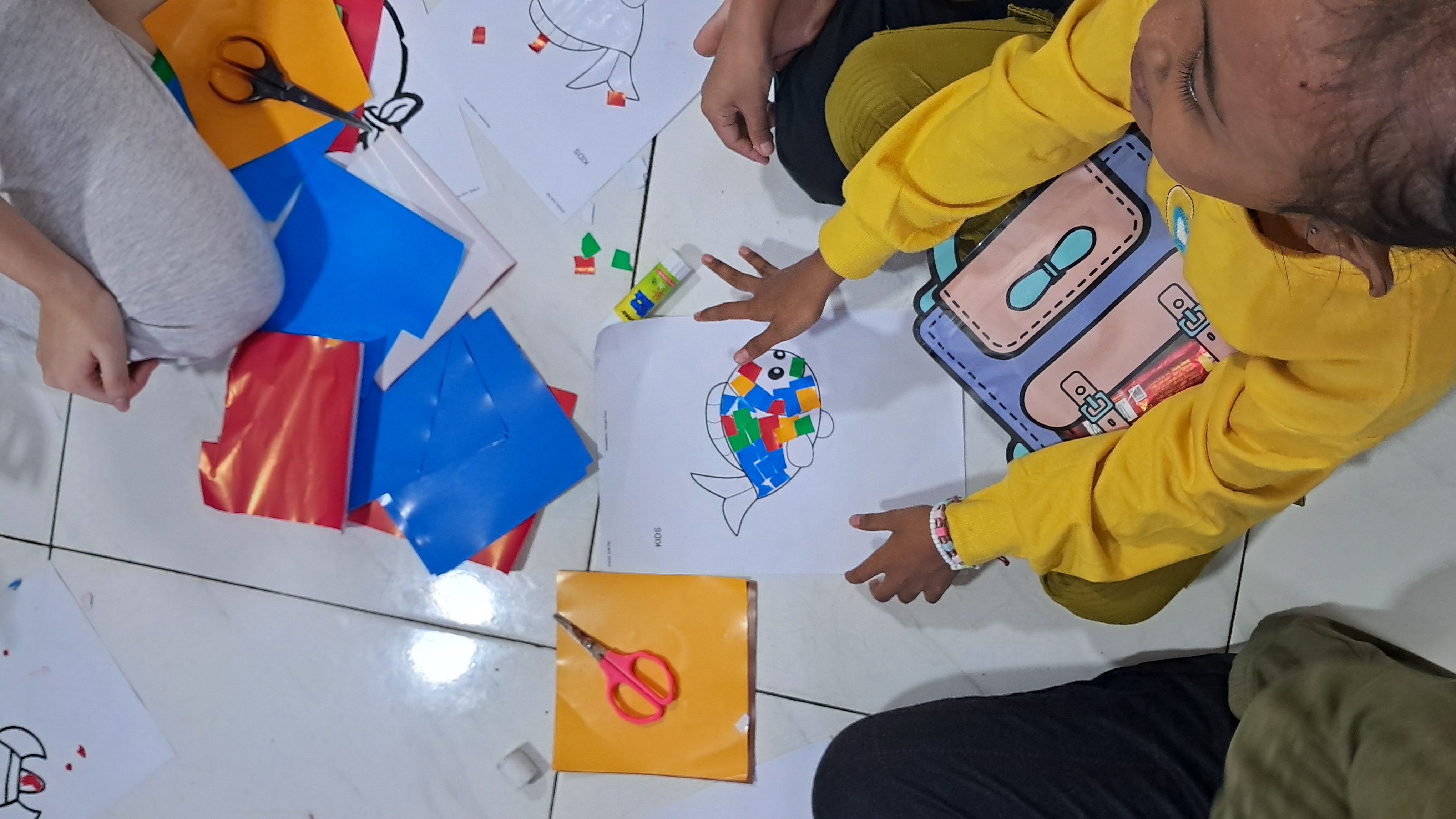 Kids drawing healthy foods